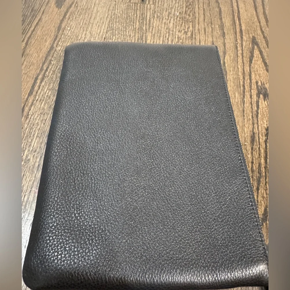 Kate Spade • Pebbled Leather Gia Flynn Street Zip Clutch Bag